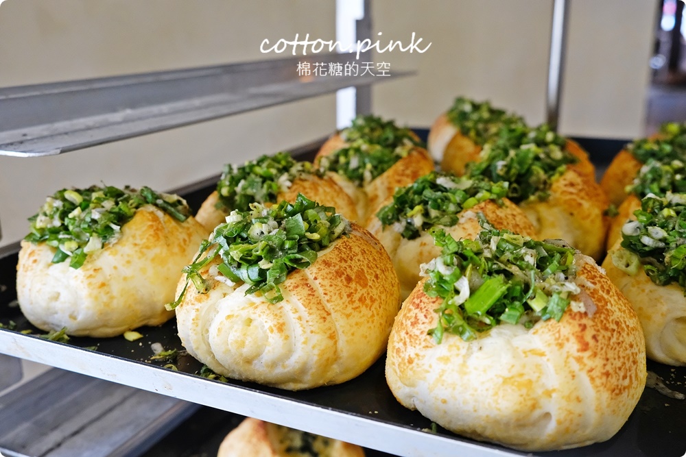 台中麵包店裡就能野餐?!沐山麵包露營風下午茶生吐司吃起來