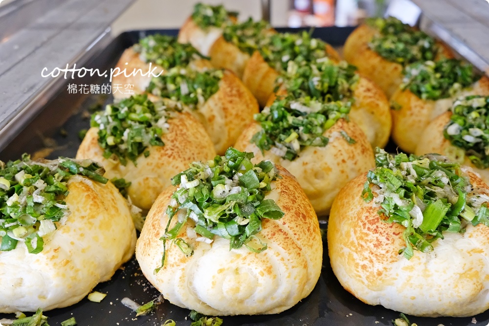 台中麵包店裡就能野餐?!沐山麵包露營風下午茶生吐司吃起來