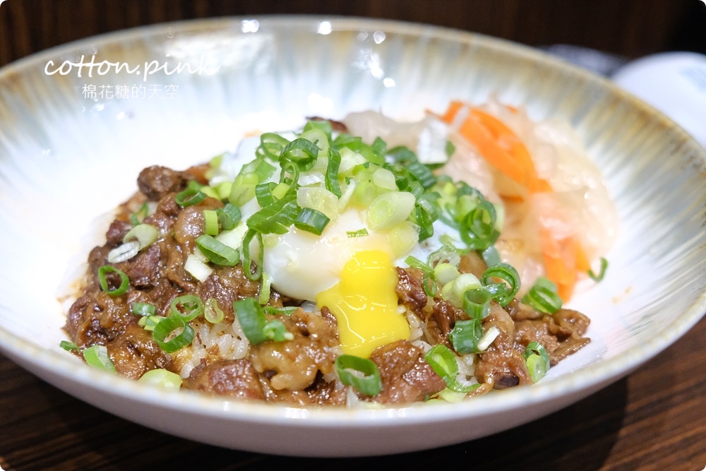 台中牛肉麵新分店！洄味牛肉麵進攻崇德路商圈～奢華牛六寶太狂啦