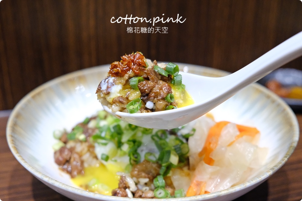 台中牛肉麵新分店！洄味牛肉麵進攻崇德路商圈～奢華牛六寶太狂啦