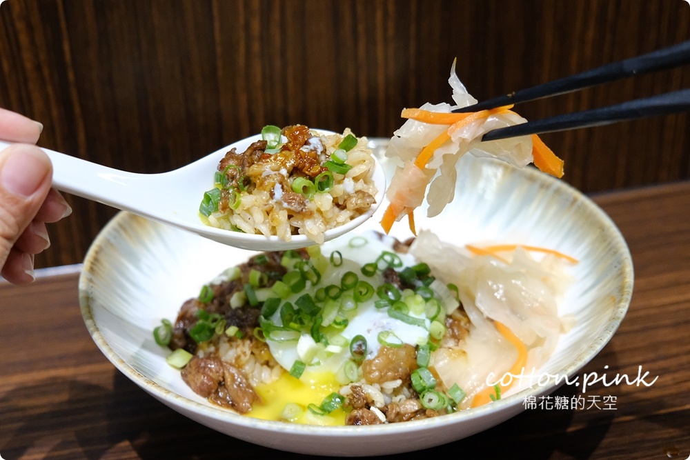 台中牛肉麵新分店！洄味牛肉麵進攻崇德路商圈～奢華牛六寶太狂啦