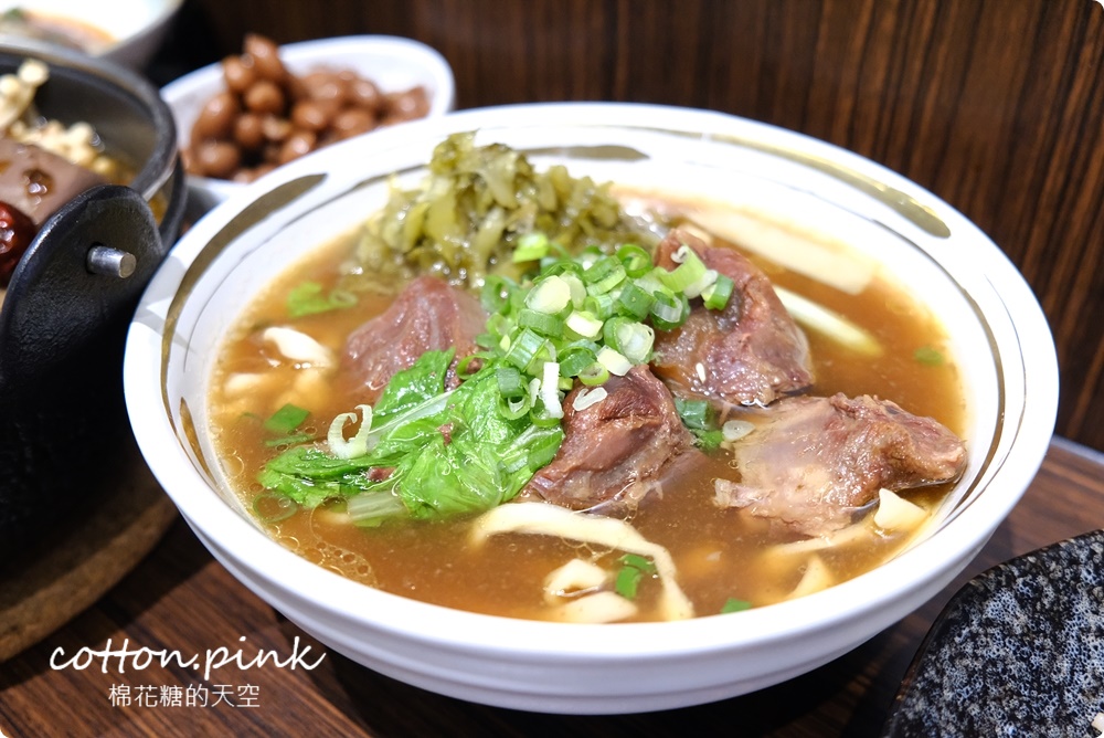 台中牛肉麵新分店！洄味牛肉麵進攻崇德路商圈～奢華牛六寶太狂啦