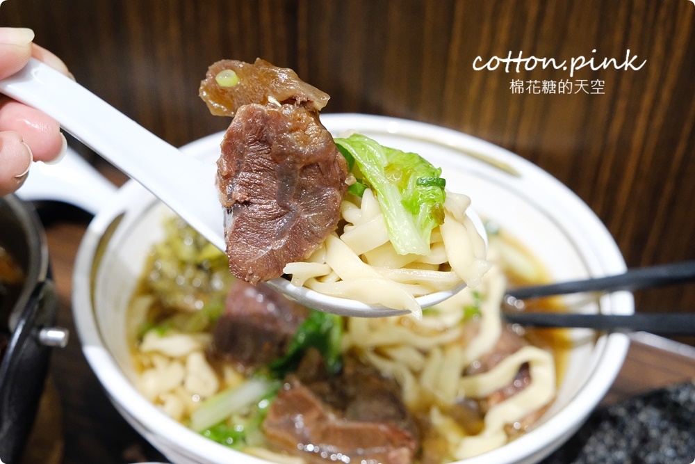 台中牛肉麵新分店！洄味牛肉麵進攻崇德路商圈～奢華牛六寶太狂啦