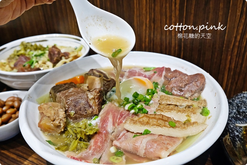 台中牛肉麵新分店！洄味牛肉麵進攻崇德路商圈～奢華牛六寶太狂啦