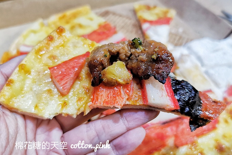 必勝客最新必勝的巨人披薩跟本惡搞店員！口味上就是……