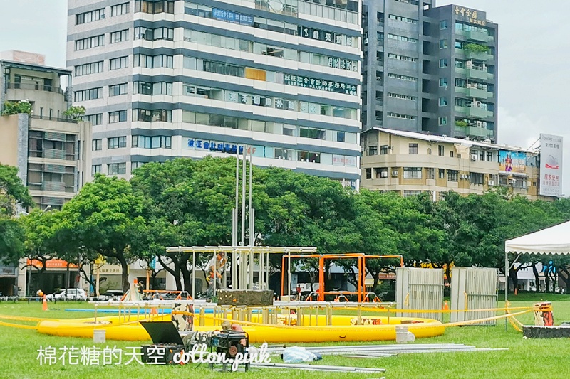 台中景點|超大花貓窩在草悟廣場地下室～草悟系七月半活動好拍又好玩
