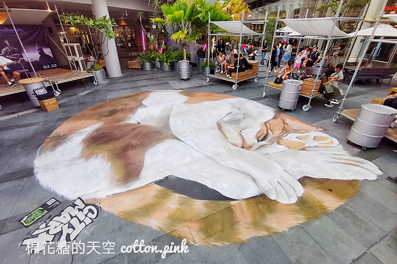 台中景點|超大花貓窩在草悟廣場地下室～草悟系七月半活動好拍又好玩