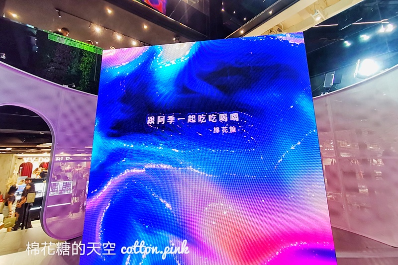 台中景點|超大花貓窩在草悟廣場地下室～草悟系七月半活動好拍又好玩