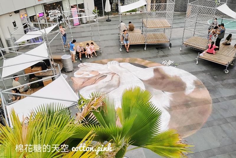 台中景點|超大花貓窩在草悟廣場地下室～草悟系七月半活動好拍又好玩