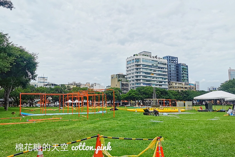 台中景點|超大花貓窩在草悟廣場地下室～草悟系七月半活動好拍又好玩