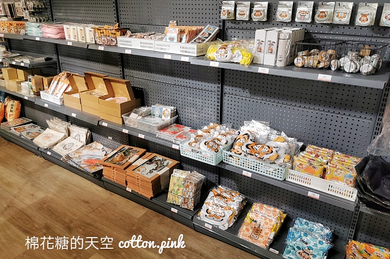 超過兩米！萌萌大胖虎快閃現身草悟廣場～打造療癒健身房