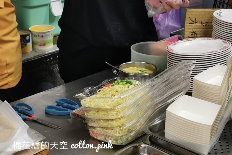 豐原宵夜場！老油條燒餅豆漿～超大鍋貼出來用搶的！網路推薦炒涼麵