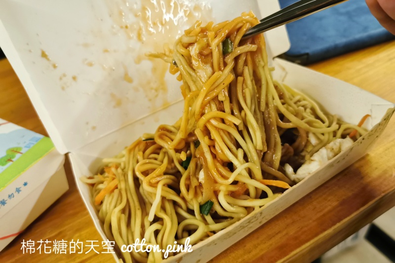 豐原宵夜場！老油條燒餅豆漿～超大鍋貼出來用搶的！網路推薦炒涼麵