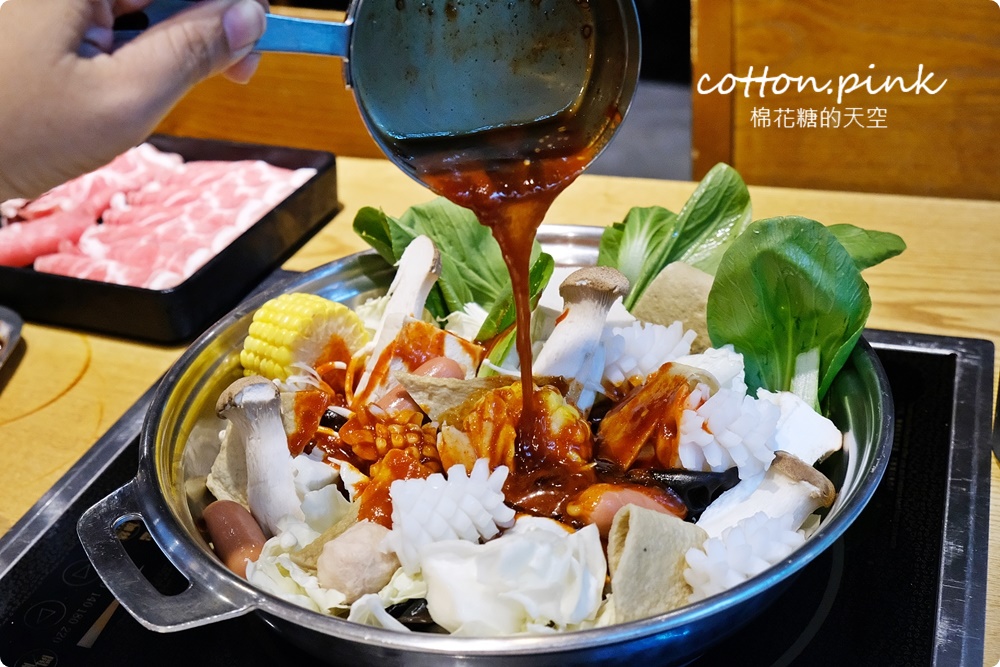 台中兩餐韓國年糕火鍋吃到飽選擇多！韓國泡麵也能吃到飽就在中友旁