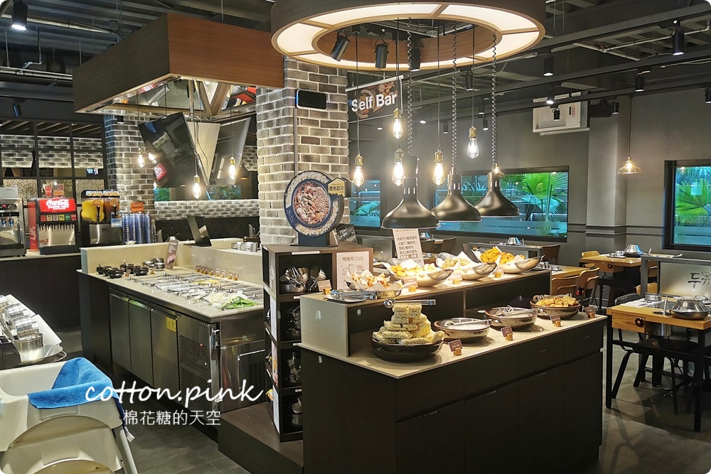 台中兩餐韓國年糕火鍋吃到飽選擇多！韓國泡麵也能吃到飽就在中友旁