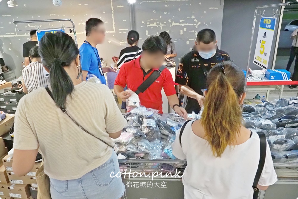 最後兩週！日曜天地零碼鞋清倉最低1.6折～整疊搬回家了啦！