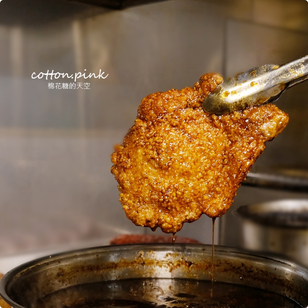 網路評價逼近五顆星～傳奇烤肉飯份量實在又大碗!香酥雞腿甜甜價必加