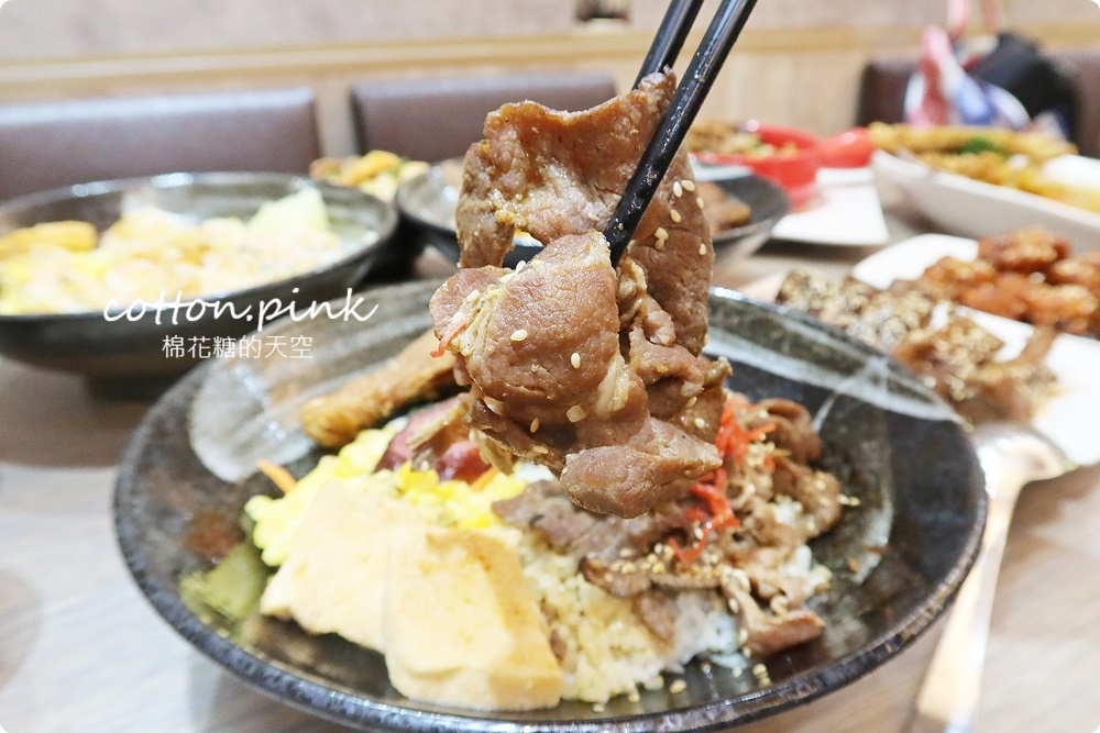 網路評價逼近五顆星～傳奇烤肉飯份量實在又大碗!香酥雞腿甜甜價必加