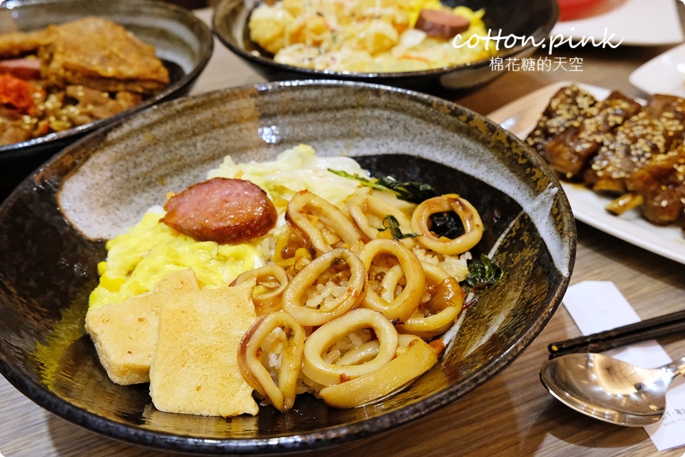 網路評價逼近五顆星～傳奇烤肉飯份量實在又大碗!香酥雞腿甜甜價必加
