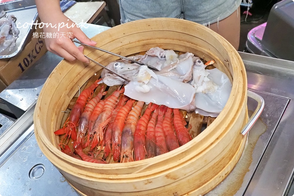 台中夜市最新推薦-海鮮饗宴，現蒸宜蘭黃金蟹、海釣透抽甜甜價