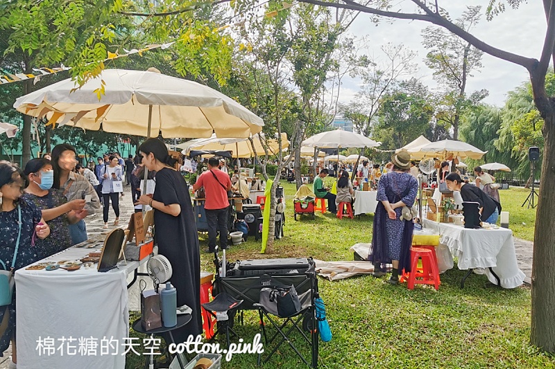 好好手感微笑市集來台中啦！只有兩天！大樹下逛市集好舒服～