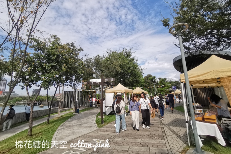 好好手感微笑市集來台中啦！只有兩天！大樹下逛市集好舒服～