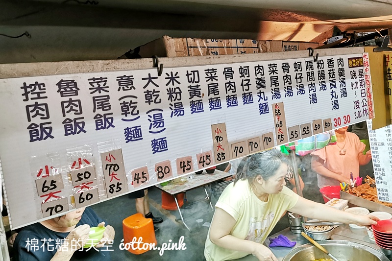晚上九點才開門！烏龍路邊攤滷味、爌肉飯超人氣宵夜～