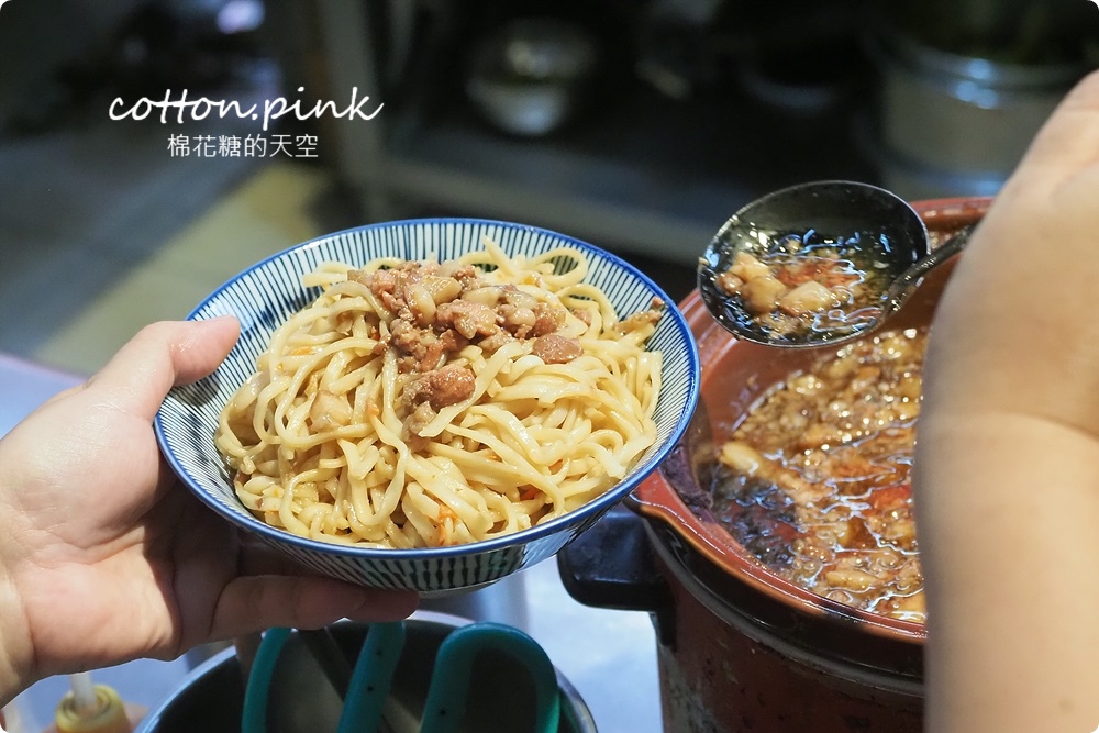 24小時營業！台中宵夜、早餐祖傳爌肉飯全了，藥燉排骨很驚豔耶
