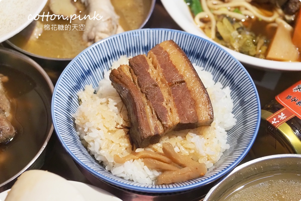 24小時營業！台中宵夜、早餐祖傳爌肉飯全了，藥燉排骨很驚豔耶