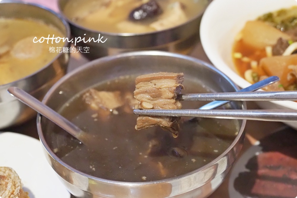 24小時營業！台中宵夜、早餐祖傳爌肉飯全了，藥燉排骨很驚豔耶