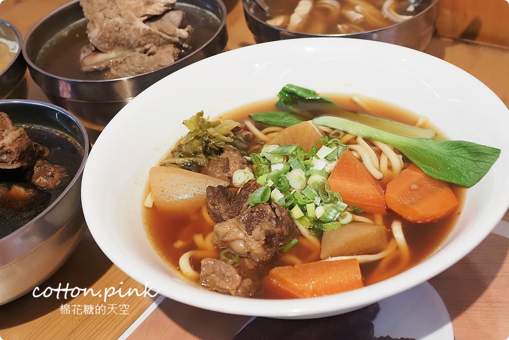 24小時營業！台中宵夜、早餐祖傳爌肉飯全了，藥燉排骨很驚豔耶