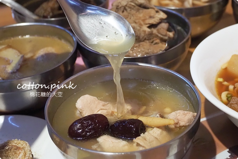24小時營業！台中宵夜、早餐祖傳爌肉飯全了，藥燉排骨很驚豔耶
