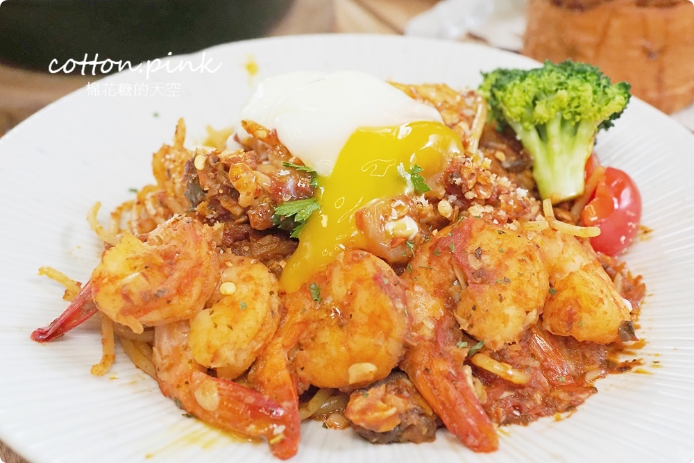 台中露營風早午餐就在舊鐵道旁，宅樂咖啡餐點選擇多~超值套餐加起來
