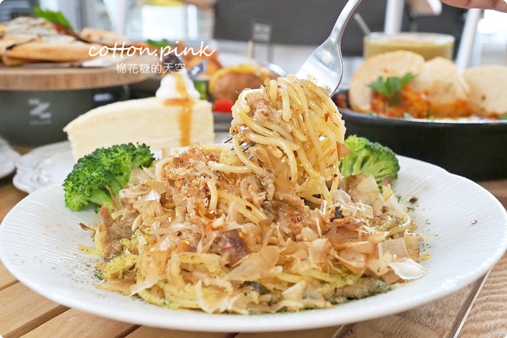 台中露營風早午餐就在舊鐵道旁，宅樂咖啡餐點選擇多~超值套餐加起來