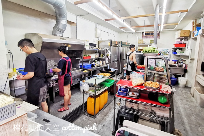 台中鹹酥雞這家夠霸氣!少見鹹酥蝦超下飯的啦~ 台中鹹酥雞這家夠霸氣!少見鹹酥蝦超下飯的啦~