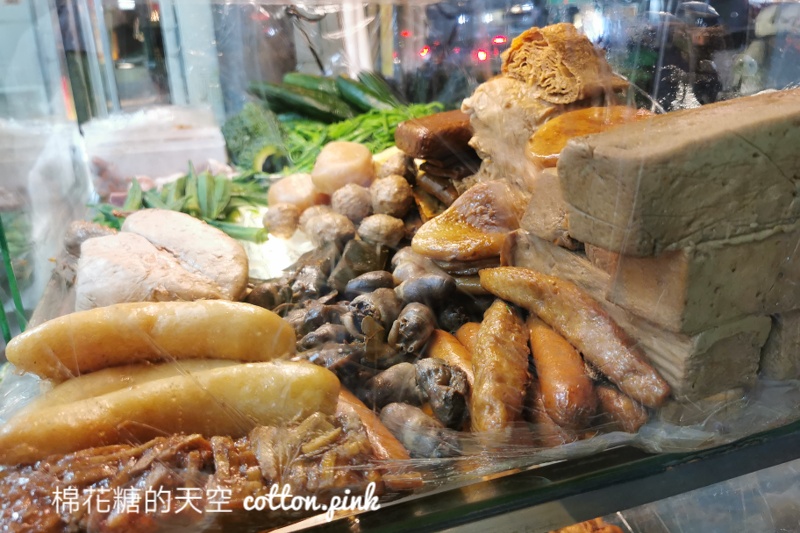 逢甲夜市排隊美食～在地學生都推薦！王記滷味蔬菜選擇超多～