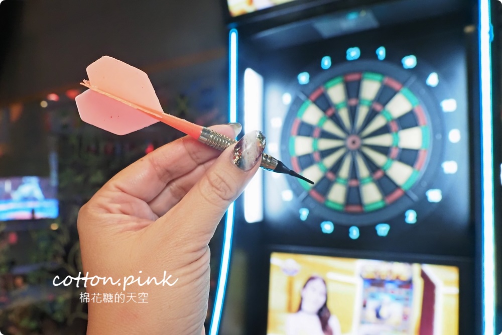 台中港旁必吃超厚美式漢堡～吧啦吧啦小餐館還有體育比賽直播