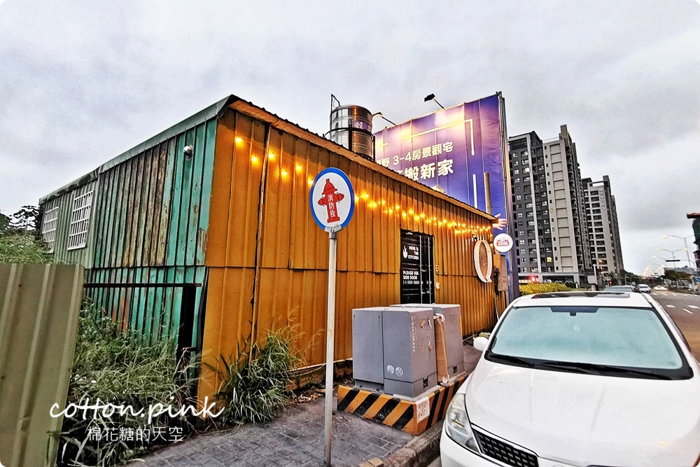 台中港旁必吃超厚美式漢堡～吧啦吧啦小餐館還有體育比賽直播