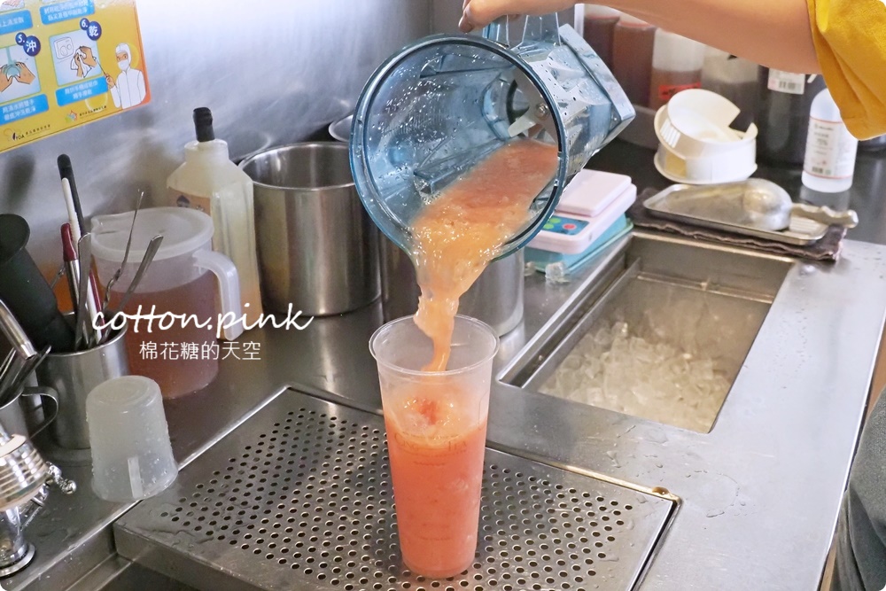 台中最有梗的手搖飲！甲文青獨家推出蛋黃酥奶茶～迷你偽蛋黃超Ｑ！