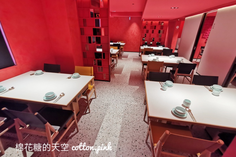 屋馬最新韓式品牌開幕啦！金韓食整棟全紅外觀不看到都難～