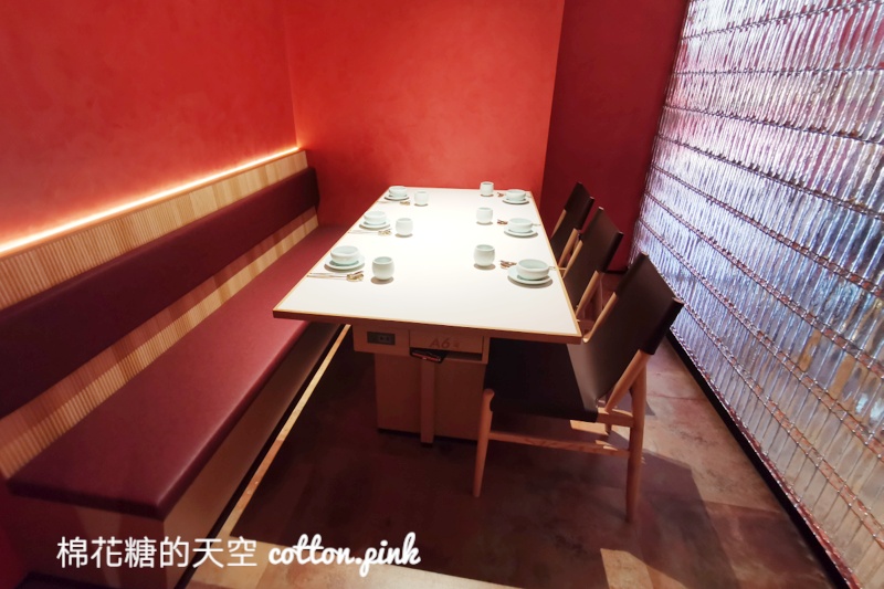 屋馬最新韓式品牌開幕啦！金韓食整棟全紅外觀不看到都難～