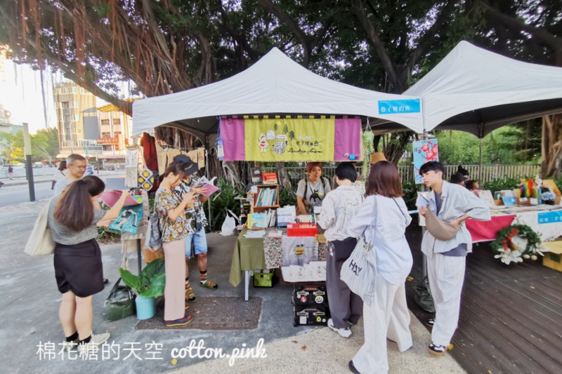 台中柳川旁舊書市集超CHILL！多家獨立書店大集合～文青風爆表