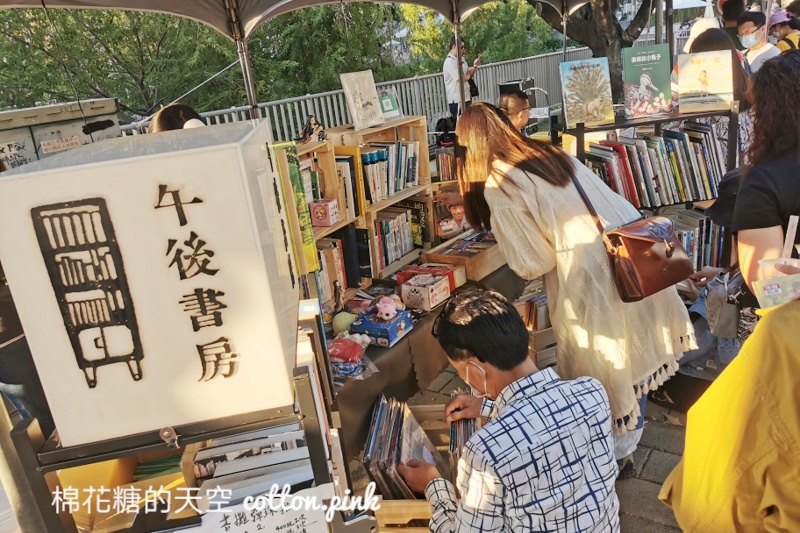 台中柳川旁舊書市集超CHILL！多家獨立書店大集合～文青風爆表
