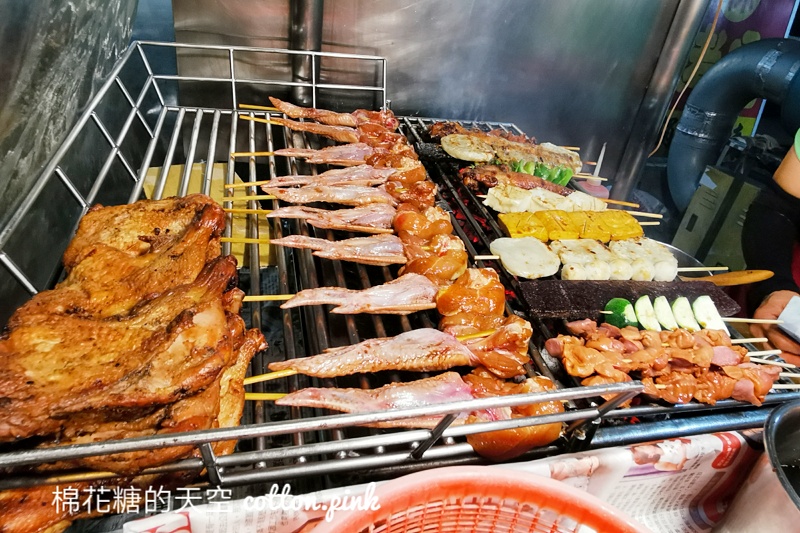 台中宵夜必吃-烤肉林，米血、肉串都必吃！想吃最少等半小時～