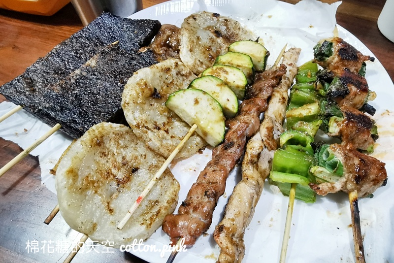 台中宵夜必吃-烤肉林，米血、肉串都必吃！想吃最少等半小時～