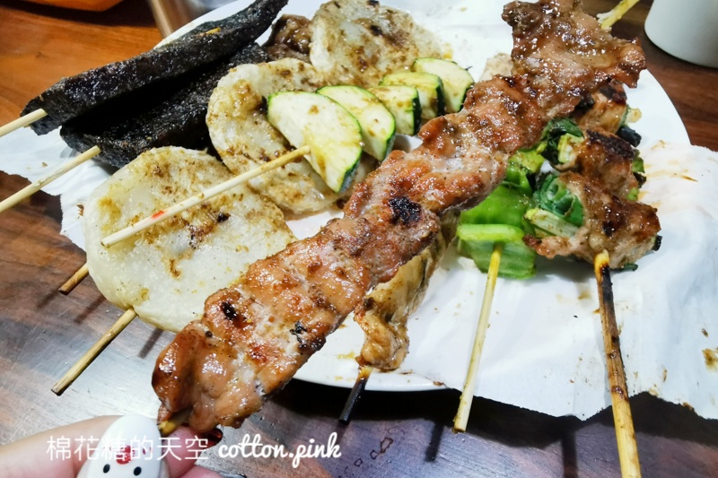 台中宵夜必吃-烤肉林，米血、肉串都必吃！想吃最少等半小時～