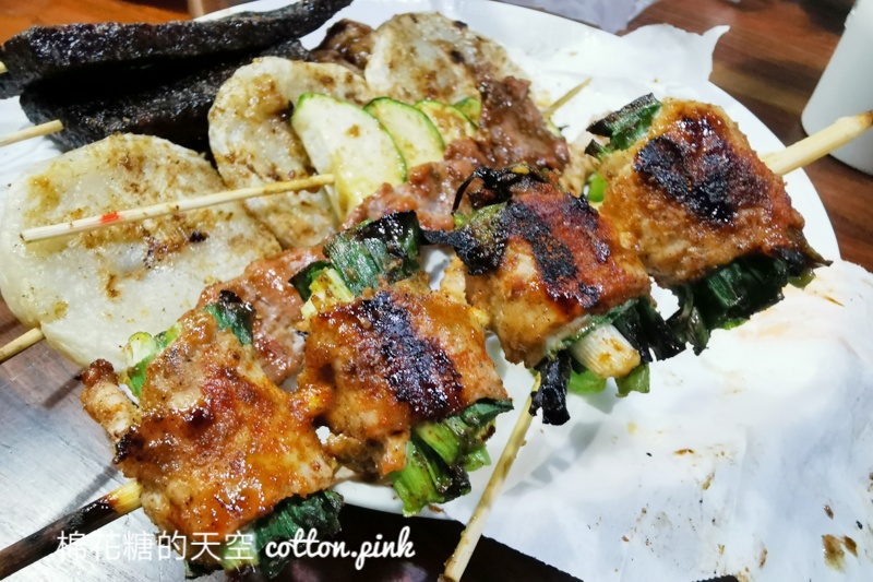 台中宵夜必吃-烤肉林，米血、肉串都必吃！想吃最少等半小時～