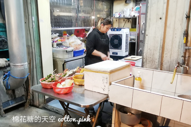 台中宵夜必吃-烤肉林，米血、肉串都必吃！想吃最少等半小時～