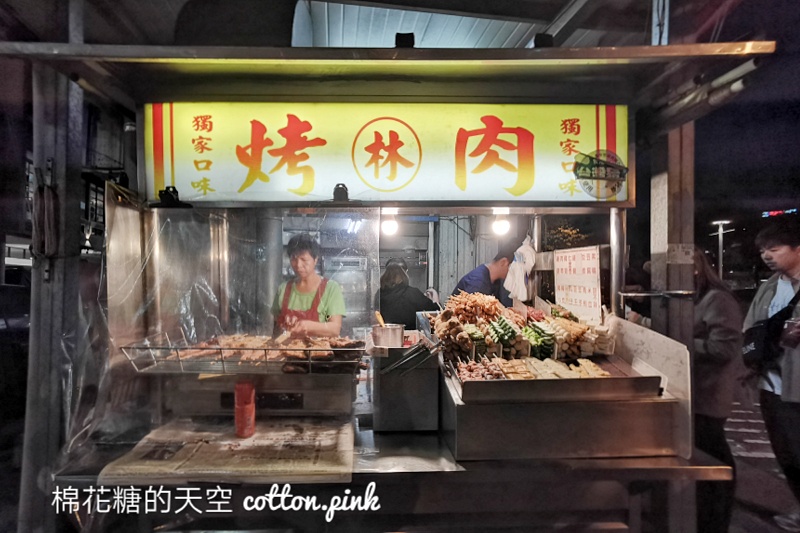 台中宵夜必吃-烤肉林，米血、肉串都必吃！想吃最少等半小時～