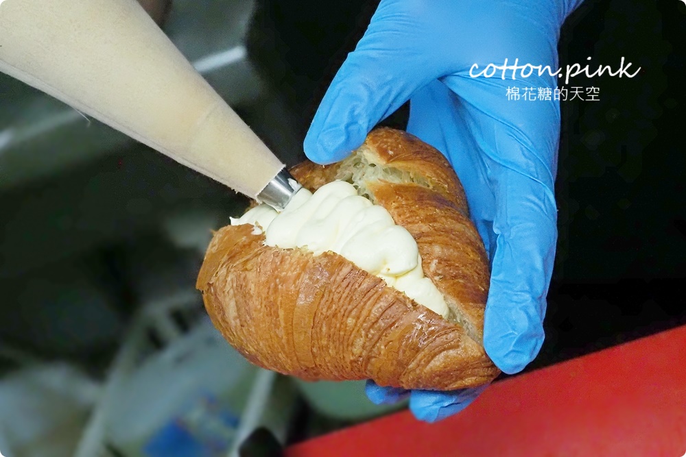 草莓季必吃！草莓可頌、巴斯克、生乳輕乳酪～牛頌草莓生乳可頌季節限定上市